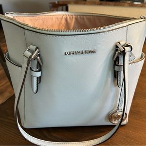 New barely used Michael kors purse